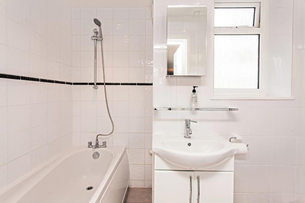 Awesome Apartment In The Heart Of Camden Town London Kültér fotó